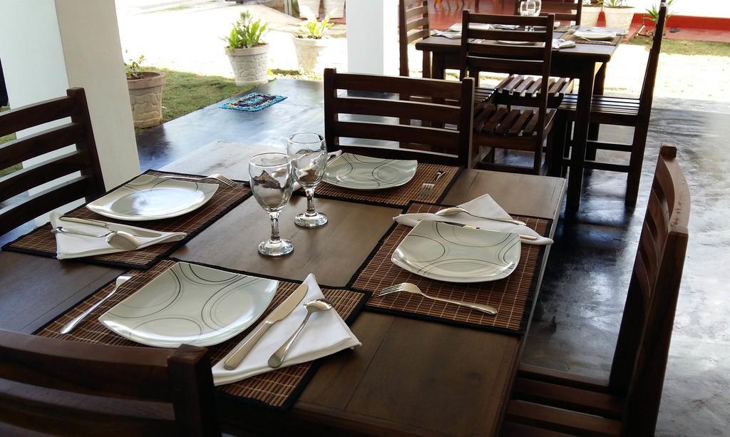 Ocean Voyage Hotell Tangalle Eksteriør bilde